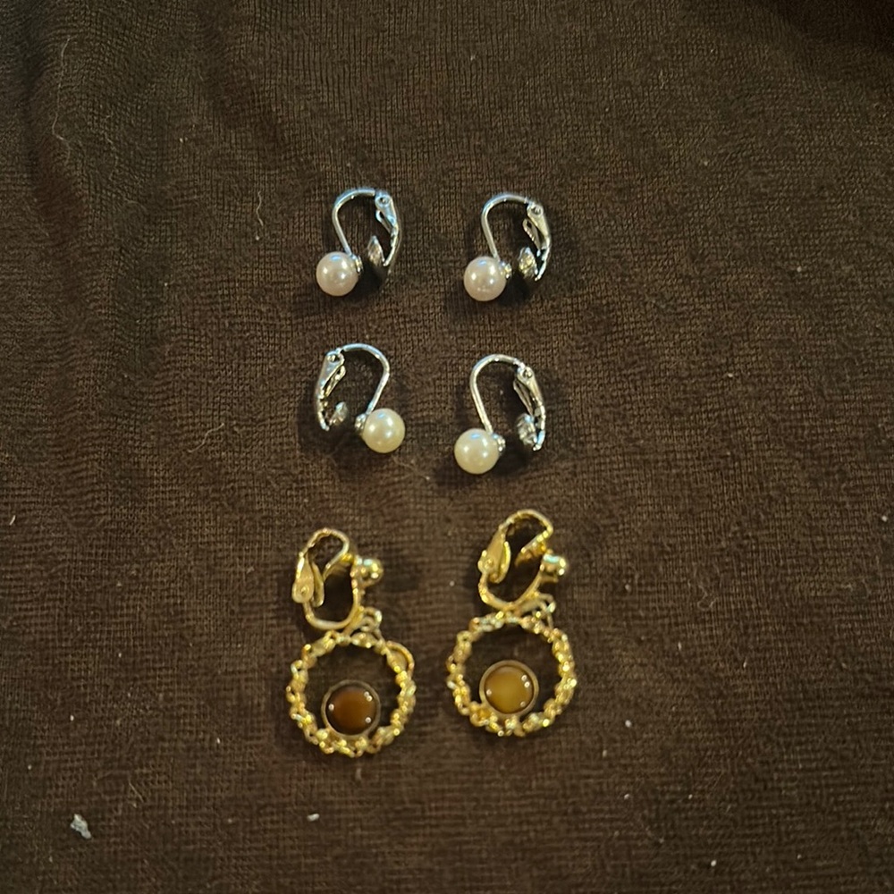 Clip-on Pearl and Gold Earrings Set